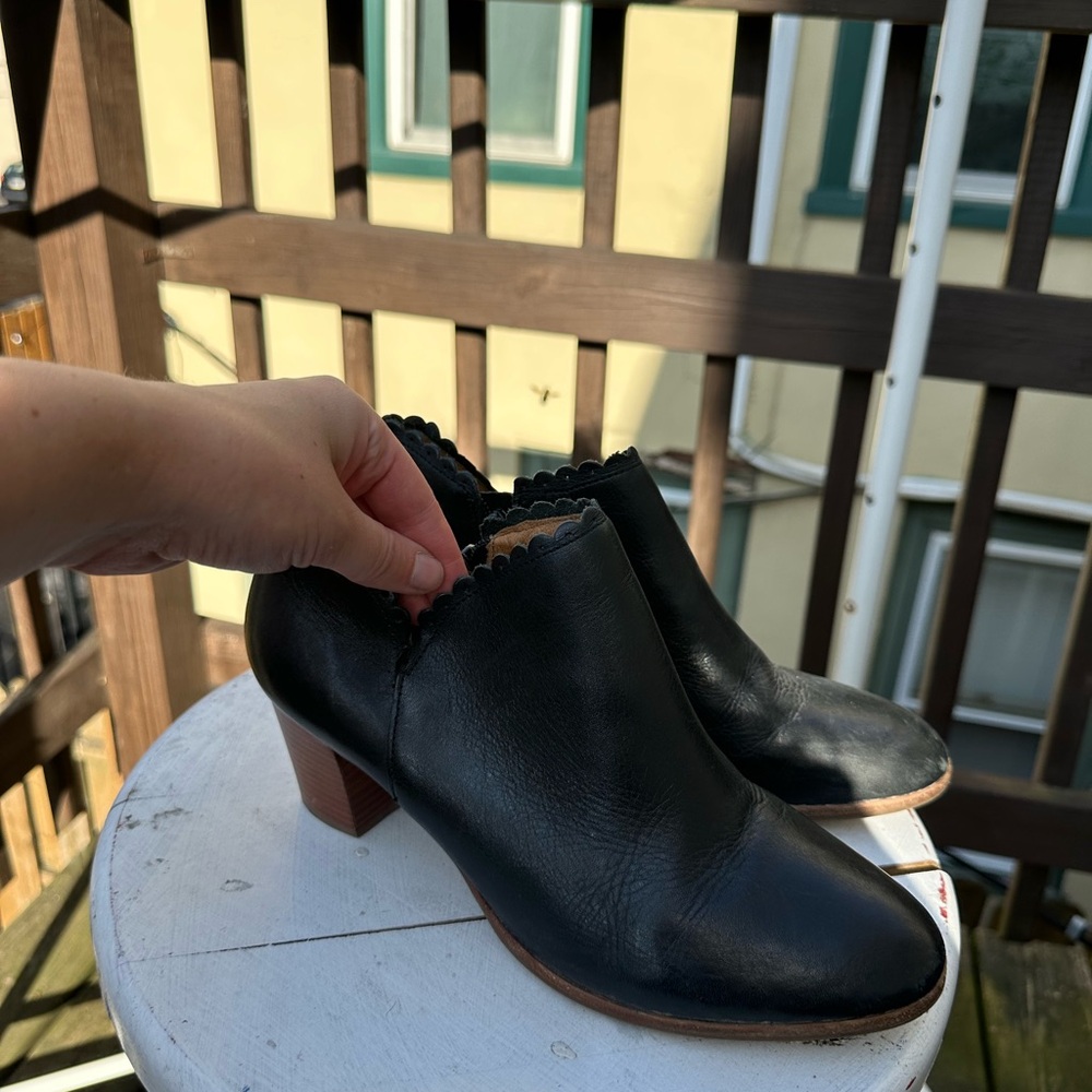 Jack Rogers Black Leather Women's Ankle Boots Scalloped Edge